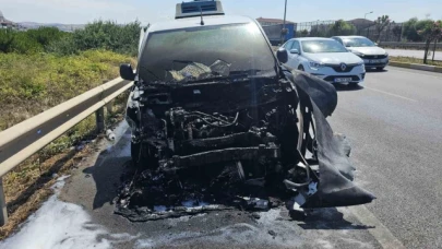 Seyir halindeki araç alev aldı
