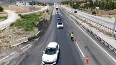 Tatilcilerin dönüş yolcuğu devam ediyor, 43 ilin geçiş güzergahında sıkı denetim