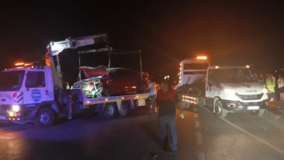 2 otomobil kafa kafaya çarpıştı: 1 ölü, 3 yaralı
