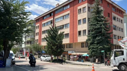72 yaşındaki adam 5'inci katın balkonundan düştü