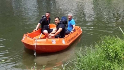 Amasya'da Belediye Ekipleri Yeşilırmak Nehri'ni Temizledi