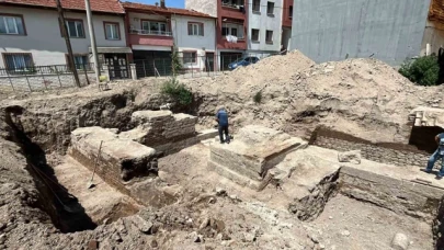 Apartman yapılacak yerin altından tarihi hamam çıktı