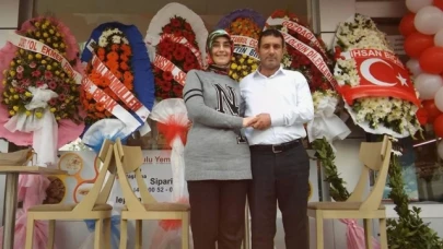 Boşanma aşamasındaki eşini sokak ortasında öldürdü