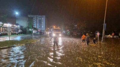 Çarşamba'yı sel aldı, ekipler arı gibi çalıştı