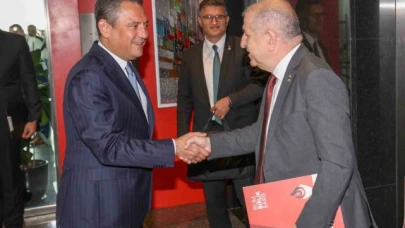 CHP lideri Özgür Özel, Zafer Partisi Genel Başkanı Ümit Özdağ'ı ağırladı
