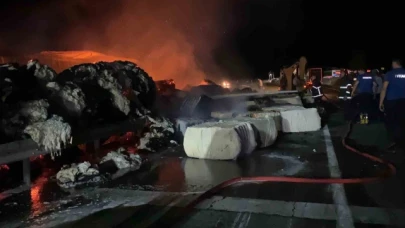 Devrilen pamuk yüklü tır alev alev yandı
