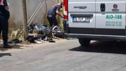Feci kaza: Araca çarpan motosikletteki 2 genç hayatını kaybetti