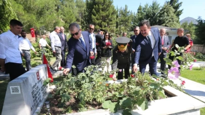 İl Protokolü'nden Şehitlik Ziyareti