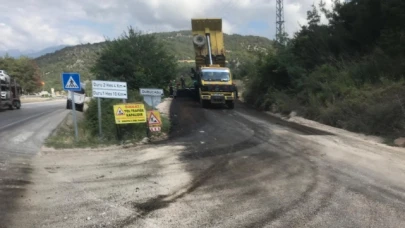 Köy yollarında asfalt çalışmaları devam ediyor
