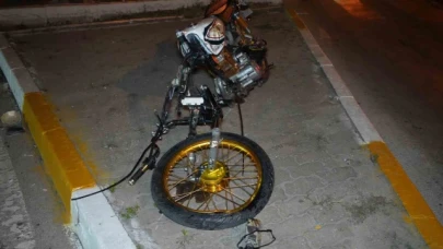 Motosiklet ve otomobil çarpıştı: 1 ağır yaralı