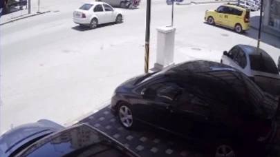 Ölümün kıyısından saniyelerle döndü, zarar gören motosikletine üzüldü