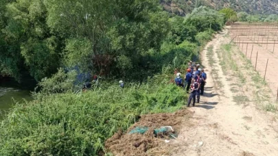 Önce otomobil, ardından 2 kişinin cesedi bulundu