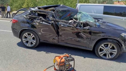 Otomobil ile kargo kamyonu çarpıştı: 1 ölü