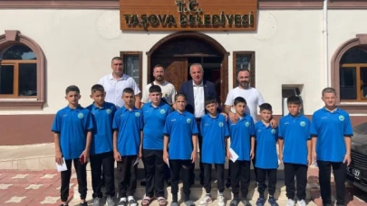 Özalp, güreşçileri Ankara’ya yolcu etti