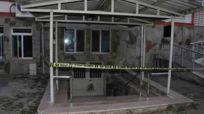Taşova'da cami kapısındaki şüpheli çanta fünye ile patlatıldı