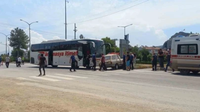 Yolcu otobüsü ile otomobil çarpıştı: 1 yaralı