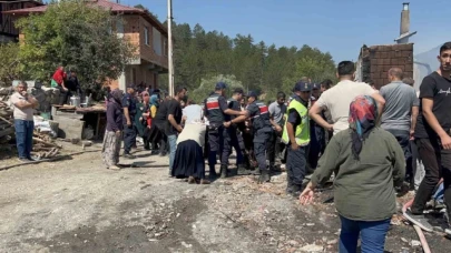 3 ev, 2 ahır ve 1 samanlık alevlere teslim oldu: 16 yaşındaki genç hayatını kaybetti