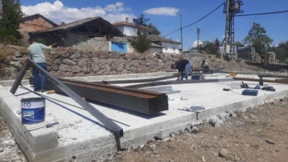Alıcık Köyü Süt Evi ve Yem Deposu Kurulumu Sürüyor