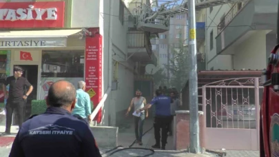 Annesiyle tartıştı, evi ateşe verdi