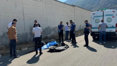 Babasını öldürüp polise teslim oldu