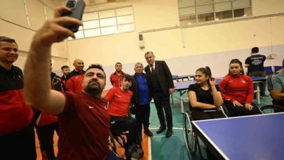 Bakan Bak: "Gurur dolu yolculuğun parçası olan sporcularımıza başarılar diliyorum"