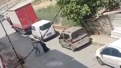 Dehşet anları: Sokak ortasında eşini böyle öldürdü