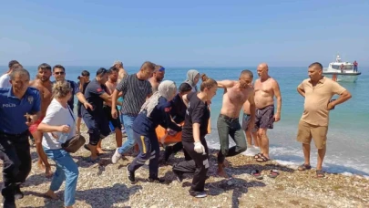 Denizde can pazarı: 4 kişi girdiği denizde boğulma tehlikesi geçirdi