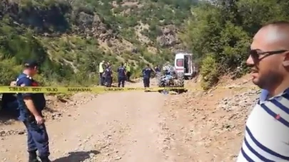 Devrilen traktörün altında kalan sürücü hayatını kaybetti