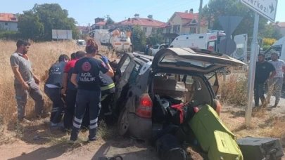 Direksiyon hakimiyetini kaybeden araç yoldan çıktı; 4 yaralı