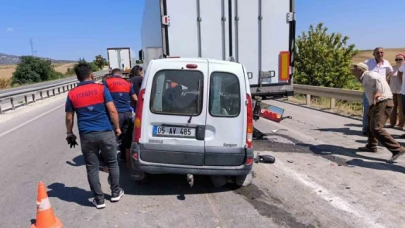 Gümüşhacıköy'de hafif ticari araç tıra çarptı: 1 ölü