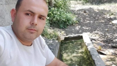 İşe gitmeyince evine gelen arkadaşları tarafından ölü bulundu