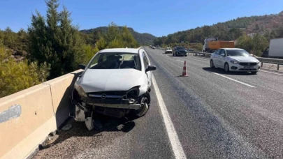 Kaza yapan araçtan dökülen yağ, diğer araçların da kaza yapmasına neden oldu