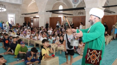 Kur'an Kursu Öğrencilerine Nasrettin Hoca Gösterisi