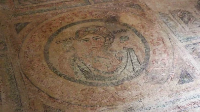 Mozaikteki madalyon Roma askeri birliğinin simgesi çıktı