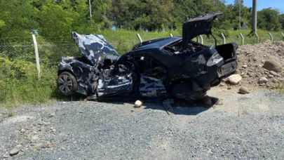 Feci kaza: Cansız bedeni çıkarılırken otomobil alev aldı