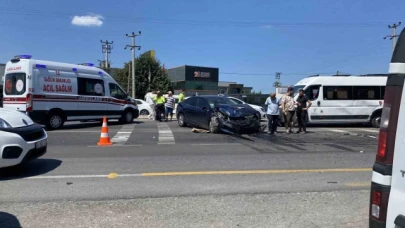 Otomobil ile minibüs çarpıştı: 1 yaralı