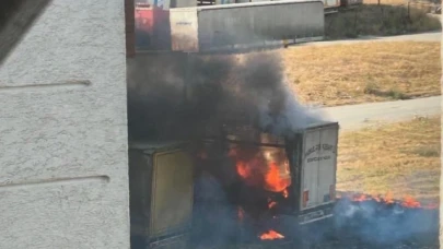 Park halindeki tır alev topuna döndü