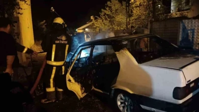 Seyir halindeki otomobil alev alev yandı