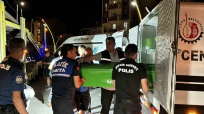 Tırın altında kalan motosikletli feci şekilde can verdi, kaza anı kamerada