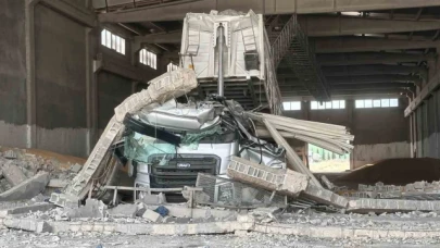 Tırının damperini açık unutması hayatına mal oldu