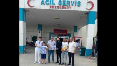 AK Gençlik'ten minik hastalara moral ziyareti