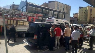 Araçta kilitli kalan kadın kurtarıldı