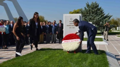 CHP Genel Başkanı Özel: "Teğmenlerin yaptığını imam hatiplilerin bir toplantısında dile getirirseniz burada doğrudan 'ben bir kutuplaşma istiyorum en uygun zemin burada' diyorsunuzdur"