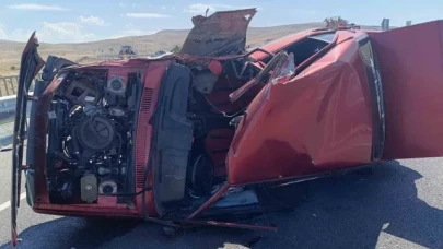 Fiat Tofaş marka otomobil kağıt gibi buruştu: 9 yaralı