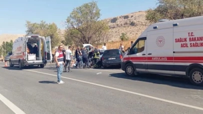 İki otomobil çarpıştı: 12 yaralı