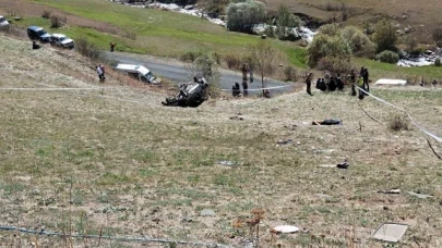 Kamyonet 70 metrelik uçuruma yuvarlandı: 2 ölü