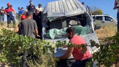 Kamyonet, beton direk yüklü vinçe çarptı: 1 ölü