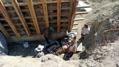 Manevra yapan elektrikli motosiklet köprü inşaatına düştü: 1 yaralı