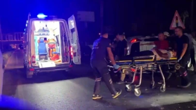 Motosiklete çarpmamak için direksiyonu kırınca refüje çarparak takla attı: 1 yaralı