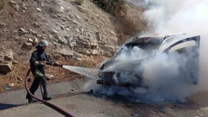 Seyir halindeki aracın motor kısmında yangın